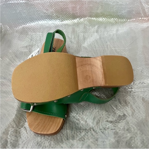 ZARA green leather and wood clogs - Picture 8 of 10